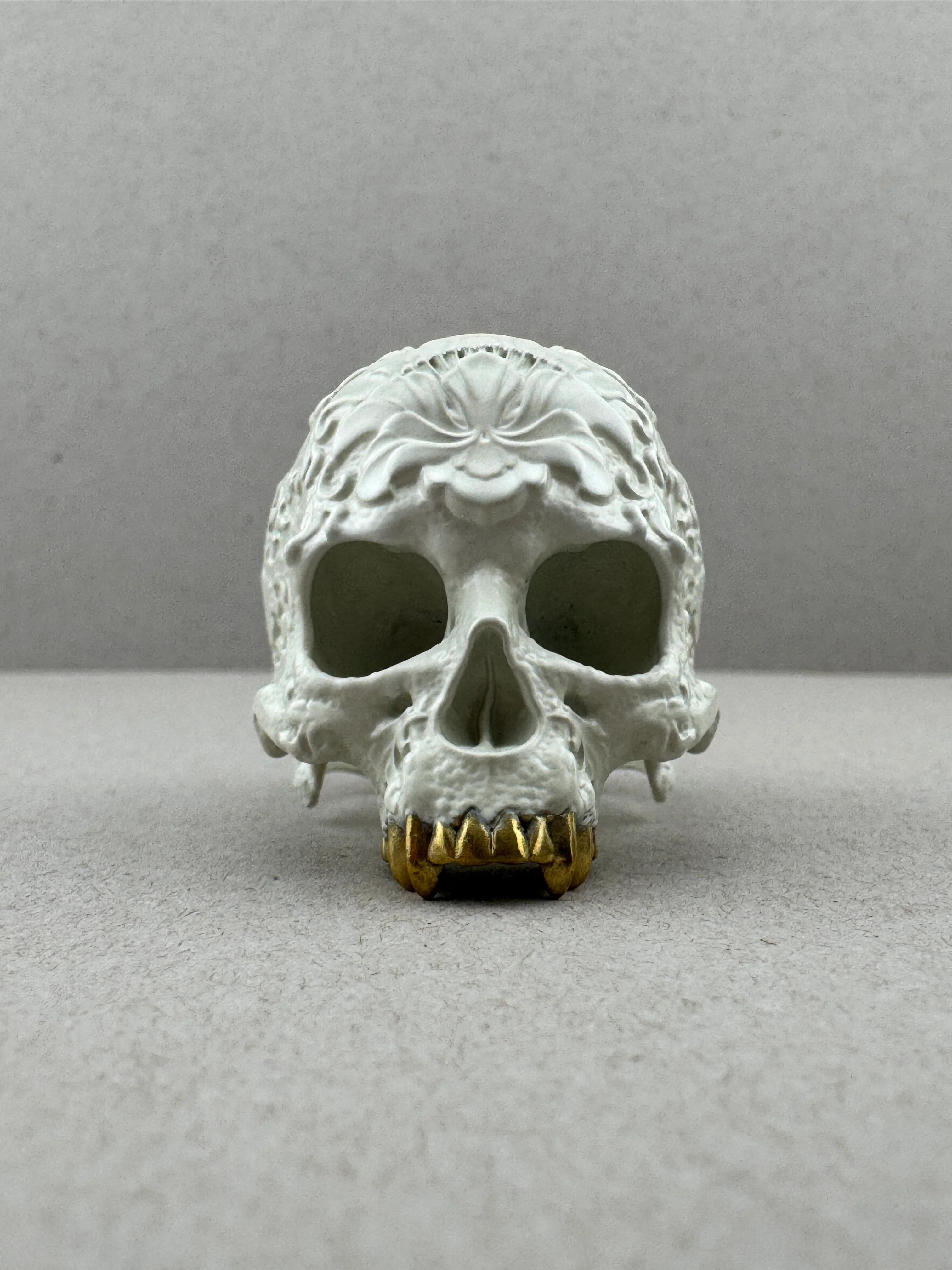 Sz14.5 White Ceramic on Brass Ornamental Skull Ring - Image 2